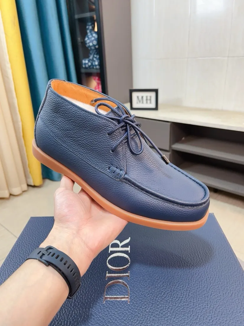 Men's shoes 💰 330🌹🌹【UGG】✨The most popular series, a must-have for stylish men 😱The latest limited edition at the counter🍃Top export foreign trade order, counter packaging. Designed with high-end textured matte cowhide➕The simulated wool is beautiful, and the collar surface presents a clear texture, which is friendly without losing the foundation. 👀 Casual roll rope lace-up style✨Thick stitching to reinforce the sole, natural rubber sole🍎The collar makes walking more comfortable and relaxed. 38_44 code